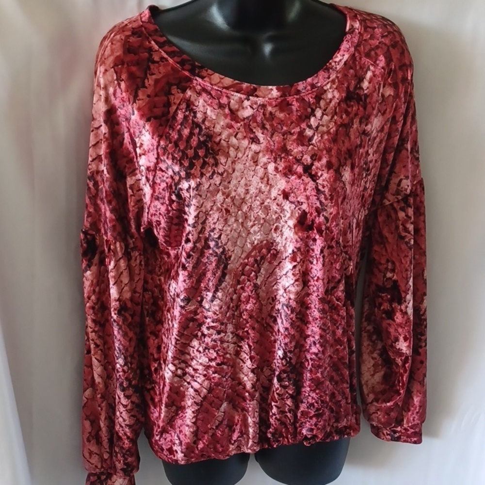 Project RUNWAY Red Snake Print Blouse. M, stretchy, elastic waist band